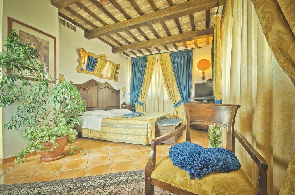 Le Gole Ristorante & Resort تشلانو الغرفة الصورة